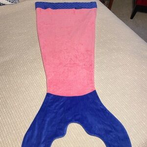 Vibrant Pink and Blue Mermaid Tail Blanket